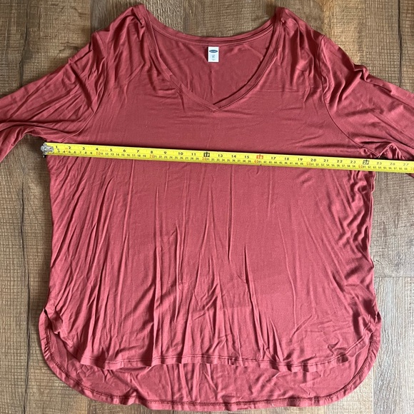 Old Navy Women's Long Sleeve V-Neck Luxe Top - Mauve. Size XXL - Picture 4 of 6